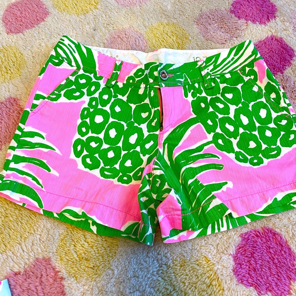 🌴💕 Lilly Pulitzer Callahan Shorts
Size 10